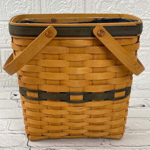 Longaberger Collectors Club Membership Tall basket 1998 - Picture 5 of 6